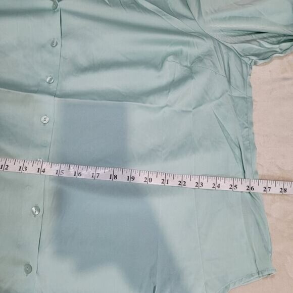 Torrid Madison Satin Button-Up Long Sleeve Shirt - Size 1X‎ - Picture 8 of 11